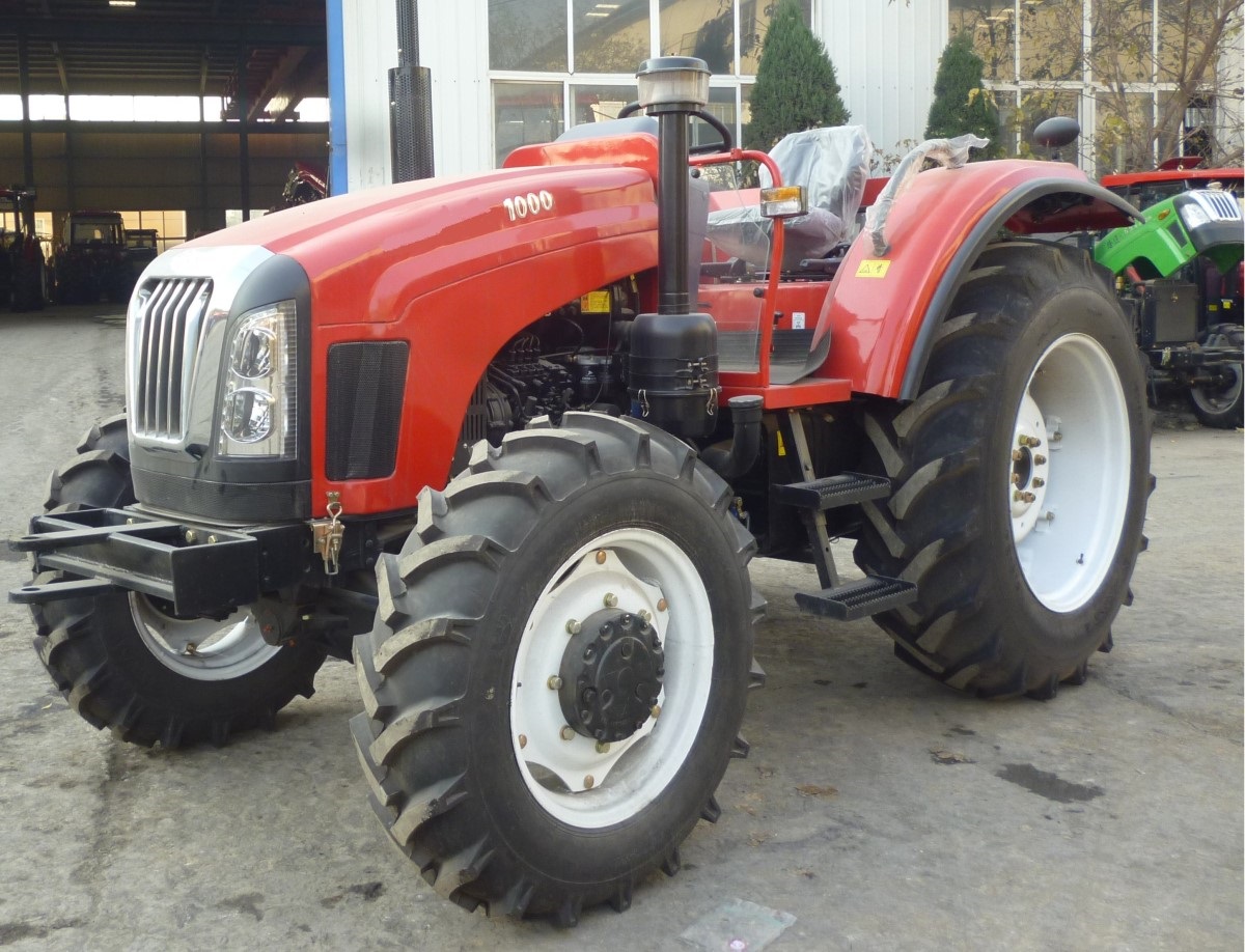 FM1004 TRACTOR – Image 2